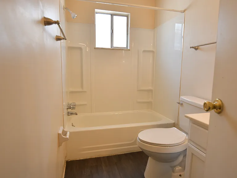1251 Summit St — Photo 7