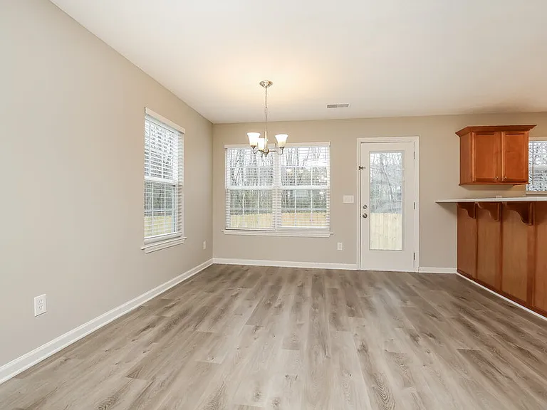 141 Lyndhurst Dr — Photo 6