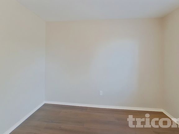 4th image of 1221 Dianthus Dr