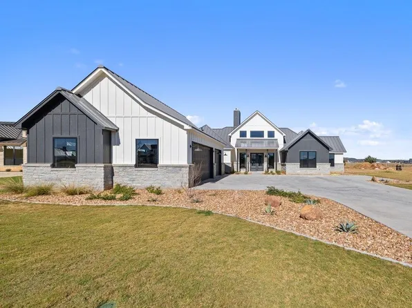 220 Interlaken St, Fredericksburg, TX 78624