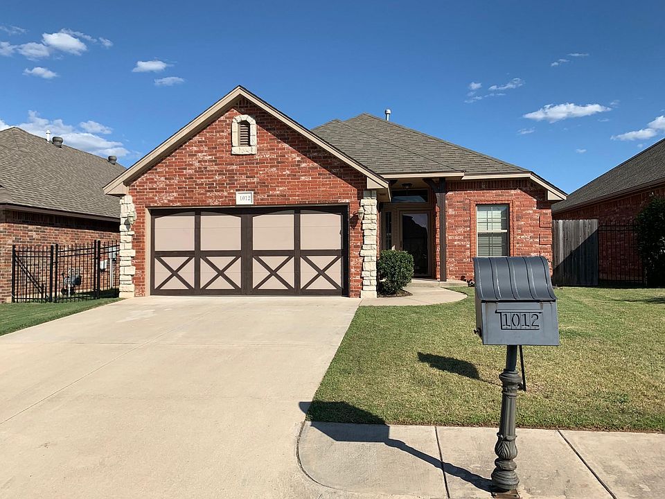 1st image of 1012 Golden Leaf Dr