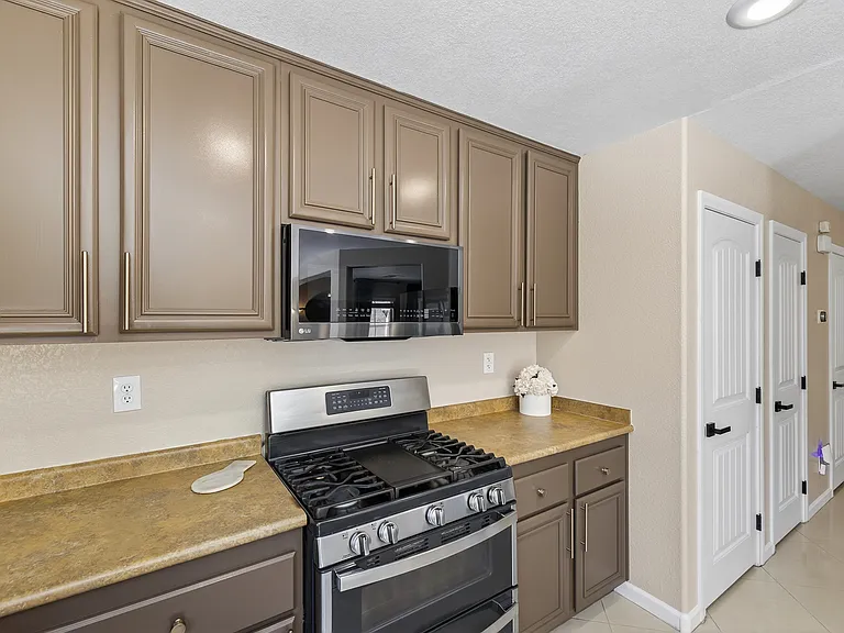 10847 Iona Island Ave — Photo 17