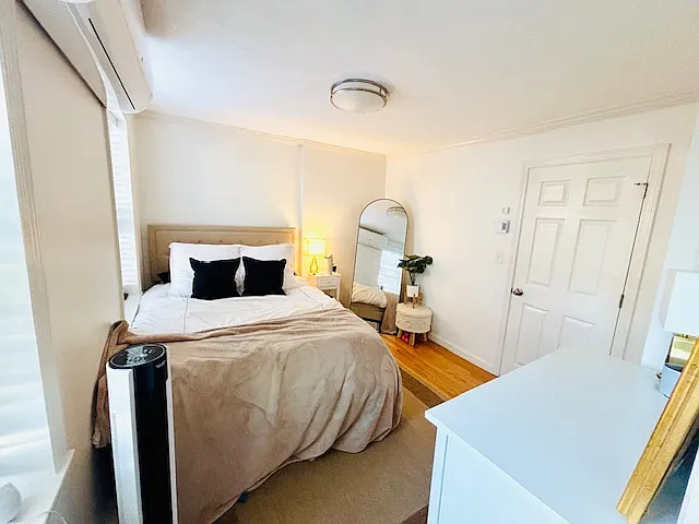 165 W 2nd St #2 — Photo 7