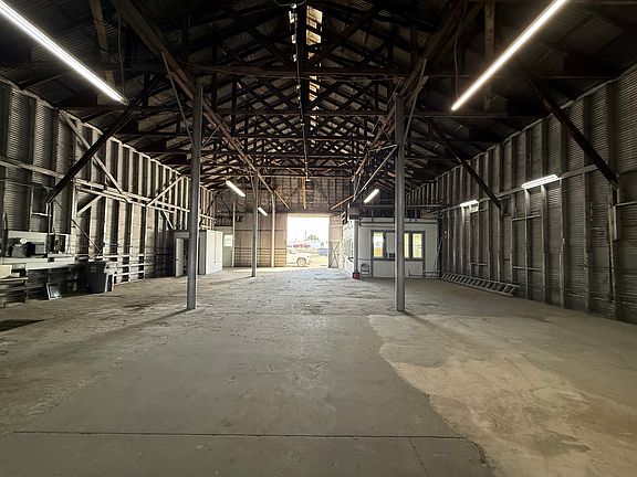 2nd image of 2031 W Front St