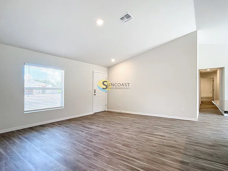11501 N Landover Ter — Photo 4