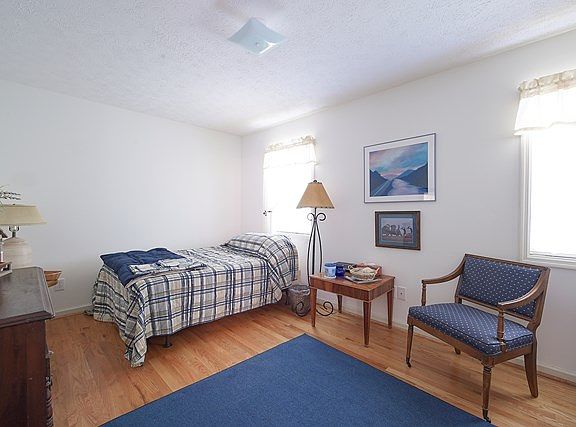 5th image of 364 W Point Dr