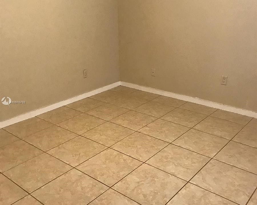 2nd image of 2555 NE 181st St APT 3