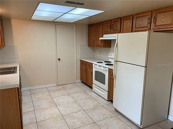 5th image of 423 La Paz Dr