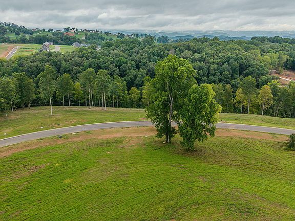 3rd image of 46 Graystone Shls