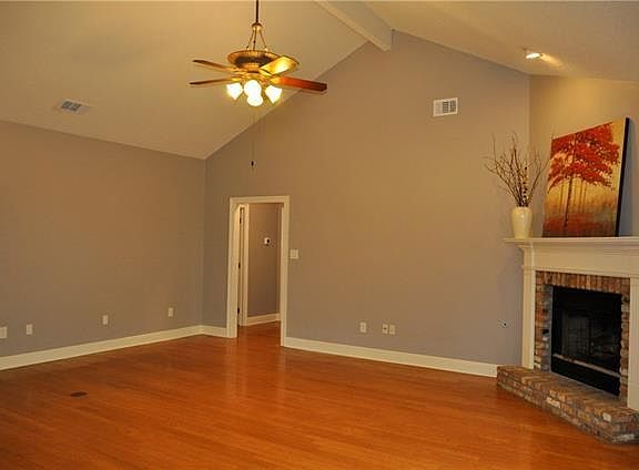 4th image of 6028 Chateau Loire Cir