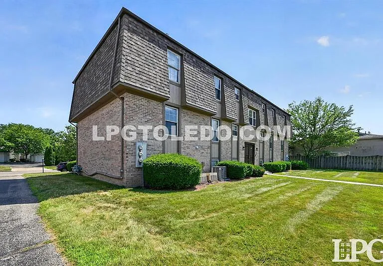 801 Hilltop Ln #101 — Photo 2