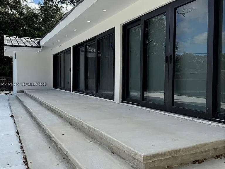 5841 SW 37th Ave — Photo 47