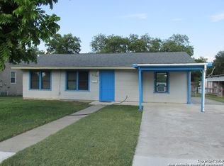 2401 Avenue E, Hondo, TX 78861