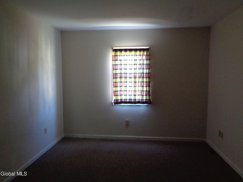 5th image of 751 Spring Street