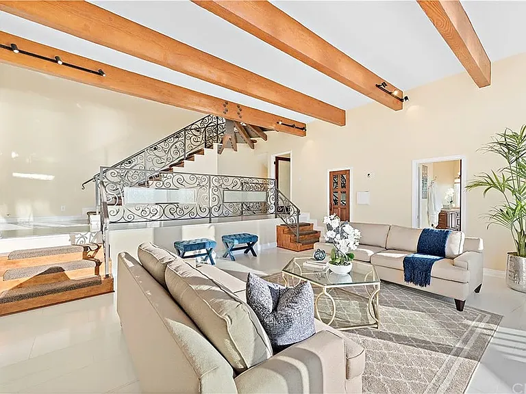 2501 Duarte Way — Photo 10
