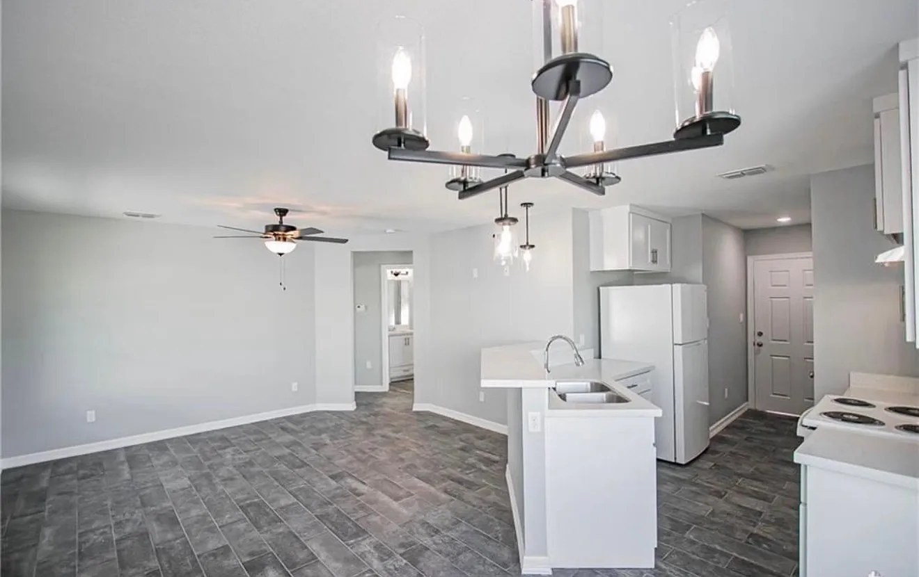 2 bed, 841 sqft, $1,100 — Photo 2