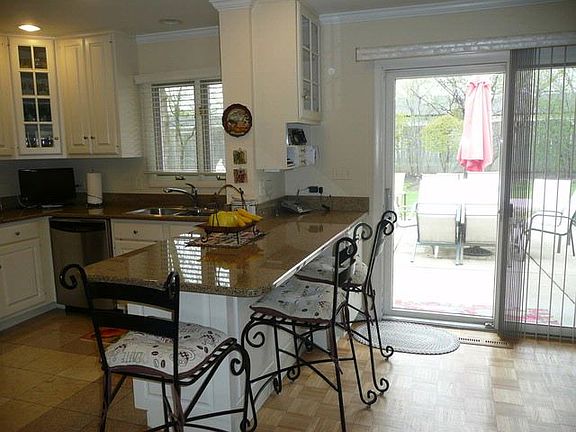 4th image of 409 Hazelwood Ln