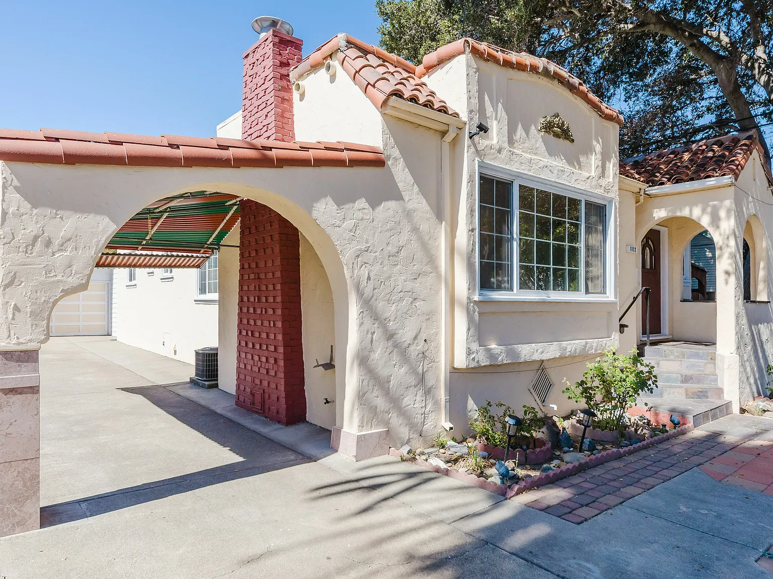3 bed, 1.5 bath, 1300 sqft, $6,000 — Photo 4