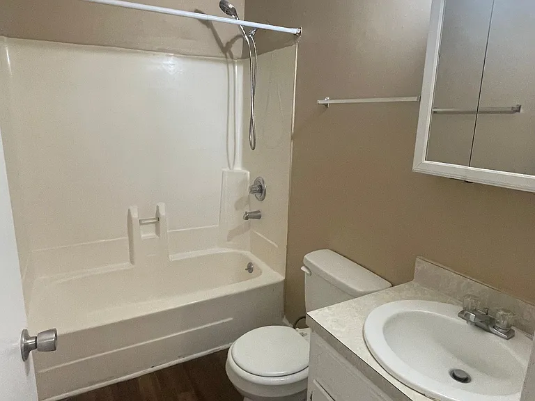 438 Roger Williams Ave — Photo 8