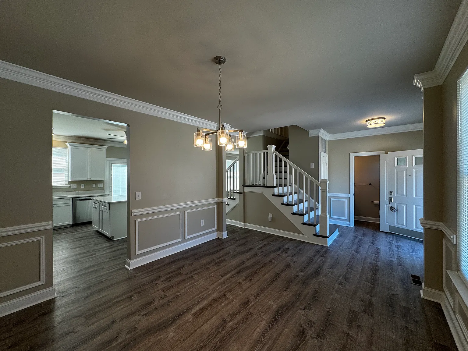 3 bed, 2.5 bath, 1824 sqft, $3,200 — Photo 3