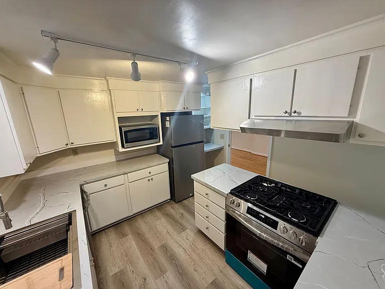 325 Highland Rd — Photo 10