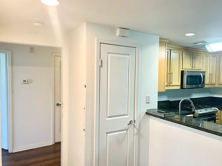 The Watermarque Apartments — Photo 52