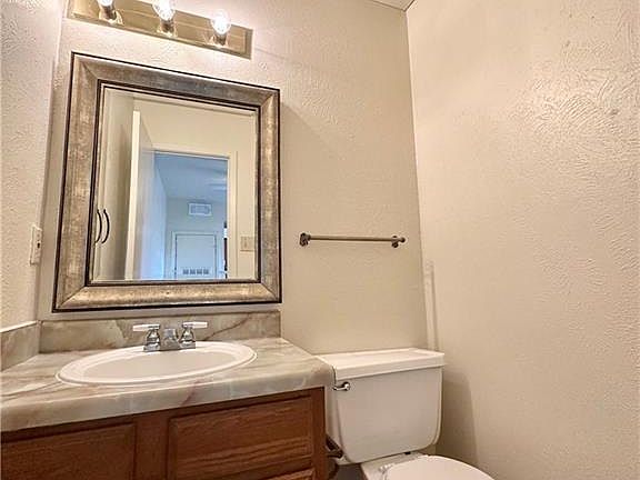 5th image of 2411 De Lee St APT 24