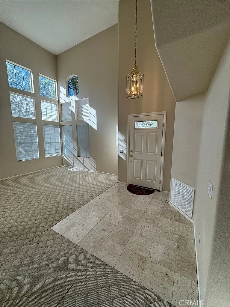 4 bed, 2441 sqft, $2,895 — Photo 2