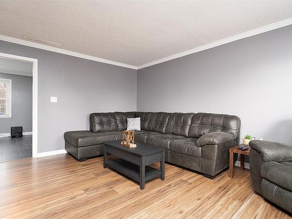 4th image of 3819 Greenfield Ln