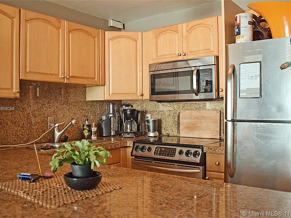 4th image of 401 Ocean Dr APT 623