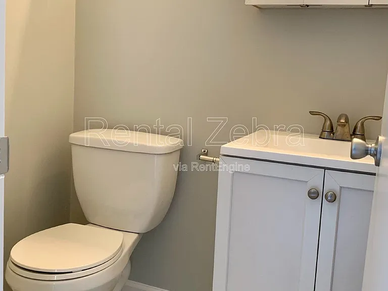 1592 Ashwood Dr — Photo 7