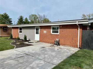 5323 Lynwood Ct, Godfrey, IL 62035