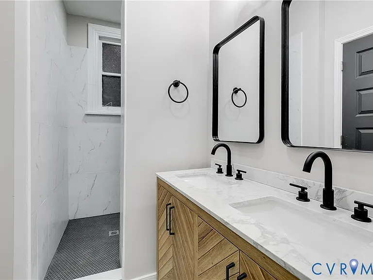 402 Stuart Cir #1 — Photo 10