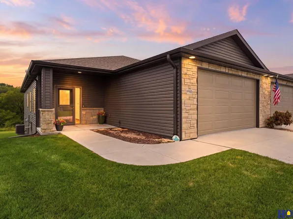 9900 Del Rio Dr, Lincoln, NE 68516