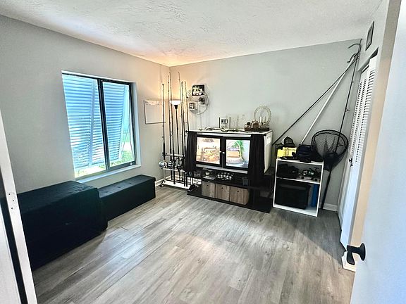 5th image of 1104 Green Pine Boulevard #G1