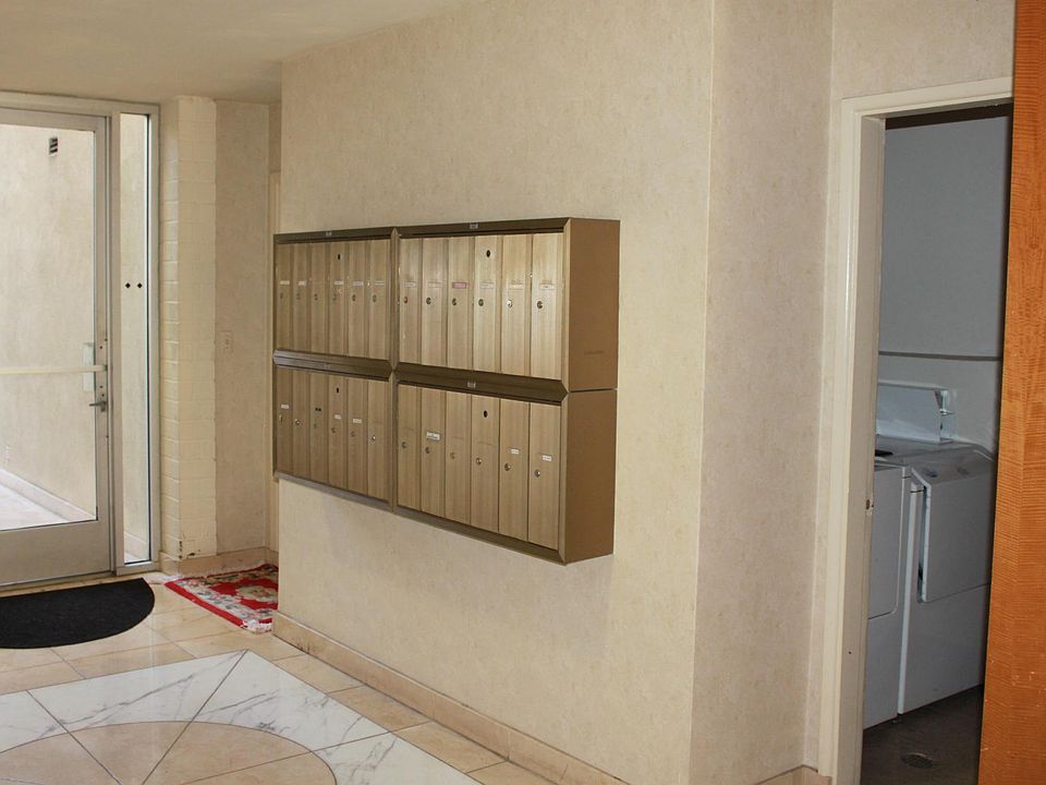 2nd image of 333 N Palm Dr APT 206