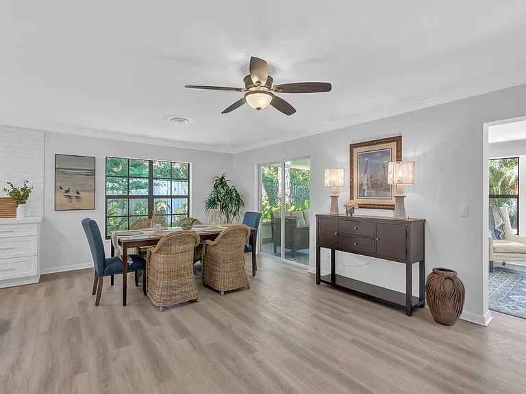 611 Gardenia Ln — Photo 6