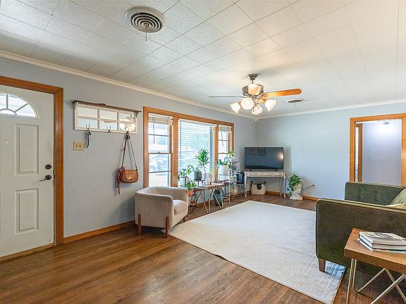 5th image of 2309 Moore St