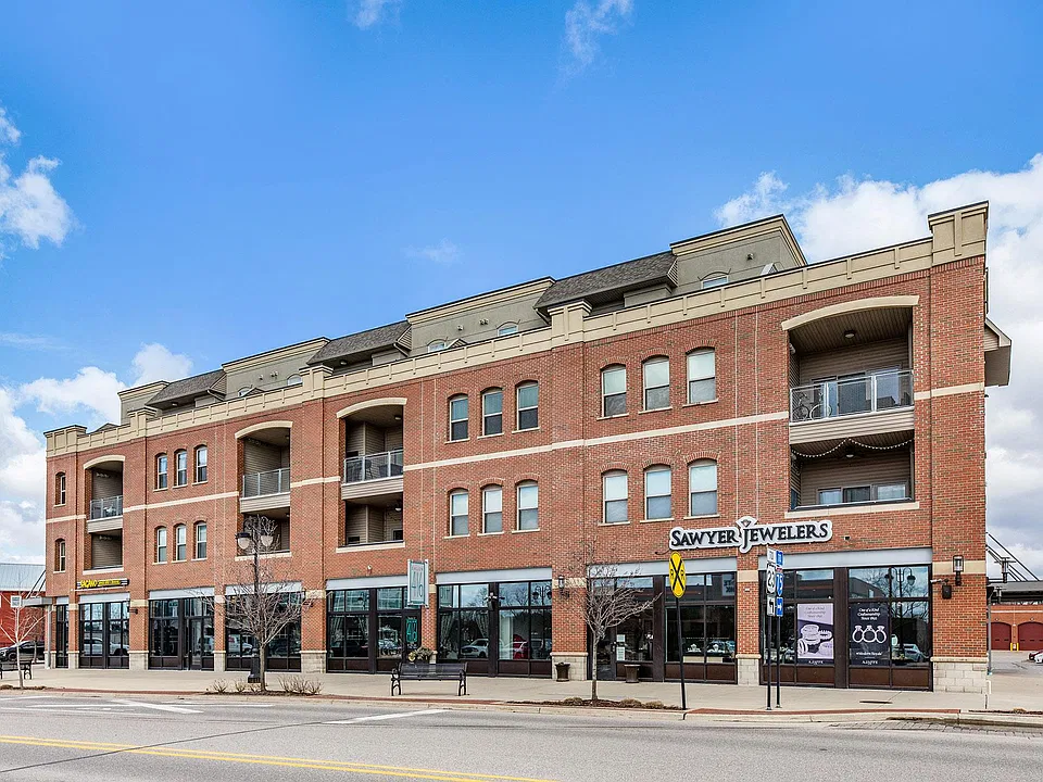 134 N Leroy St #303