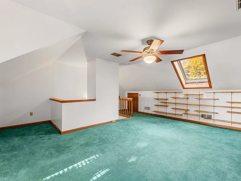 27 Glastonbury Dr — Photo 5