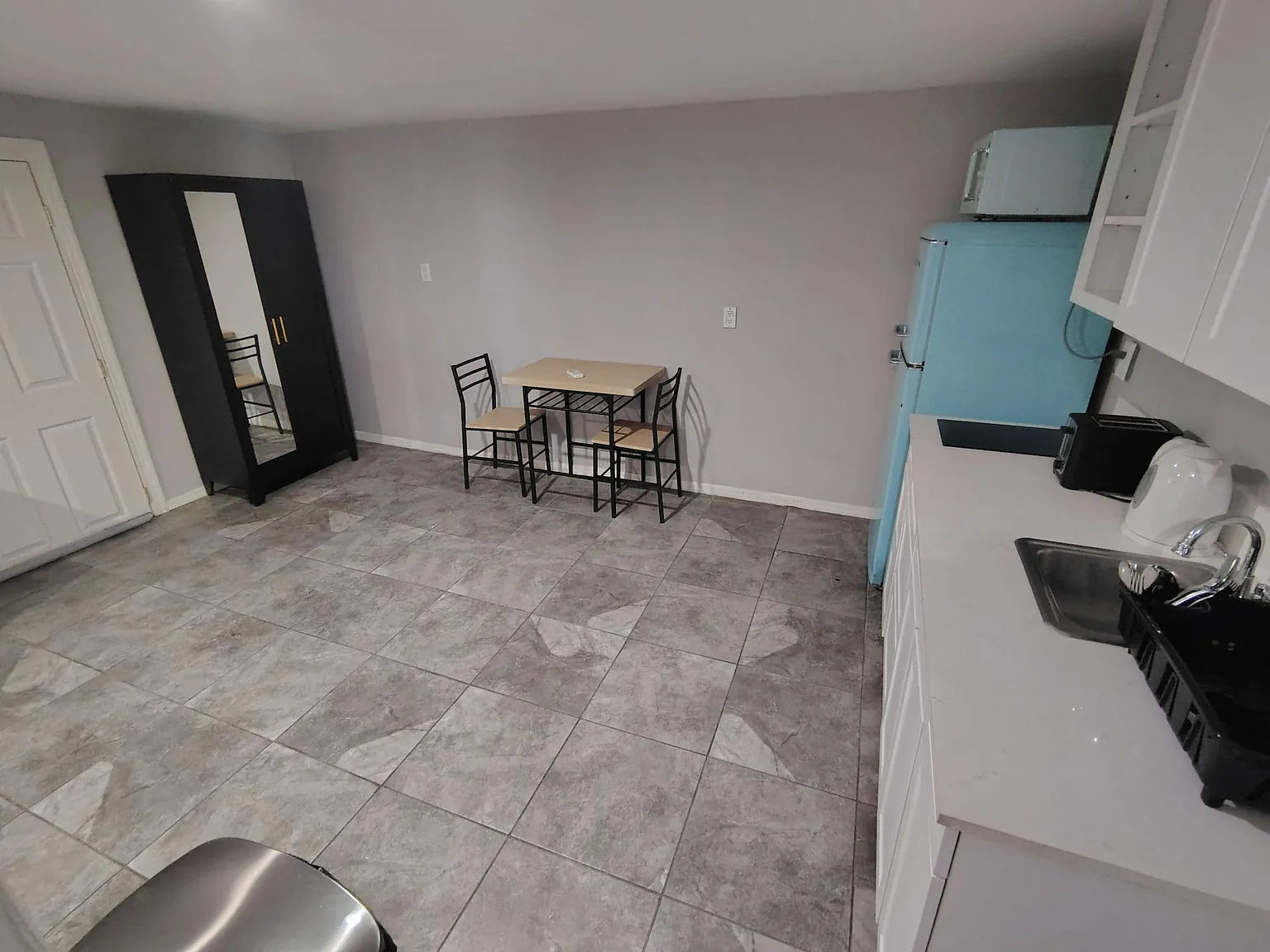 4 bed, 4.0 bath, 1532 sqft, $1,819 — Photo 2