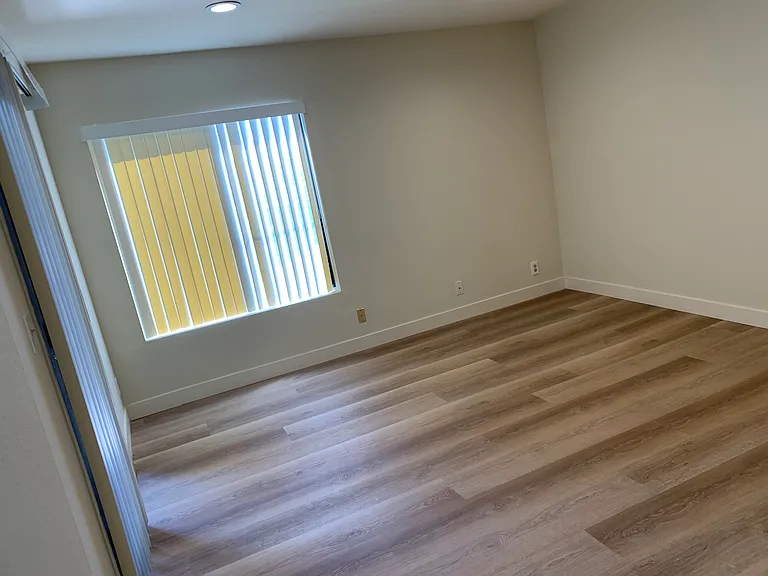 519 Palm Dr #13 — Photo 5
