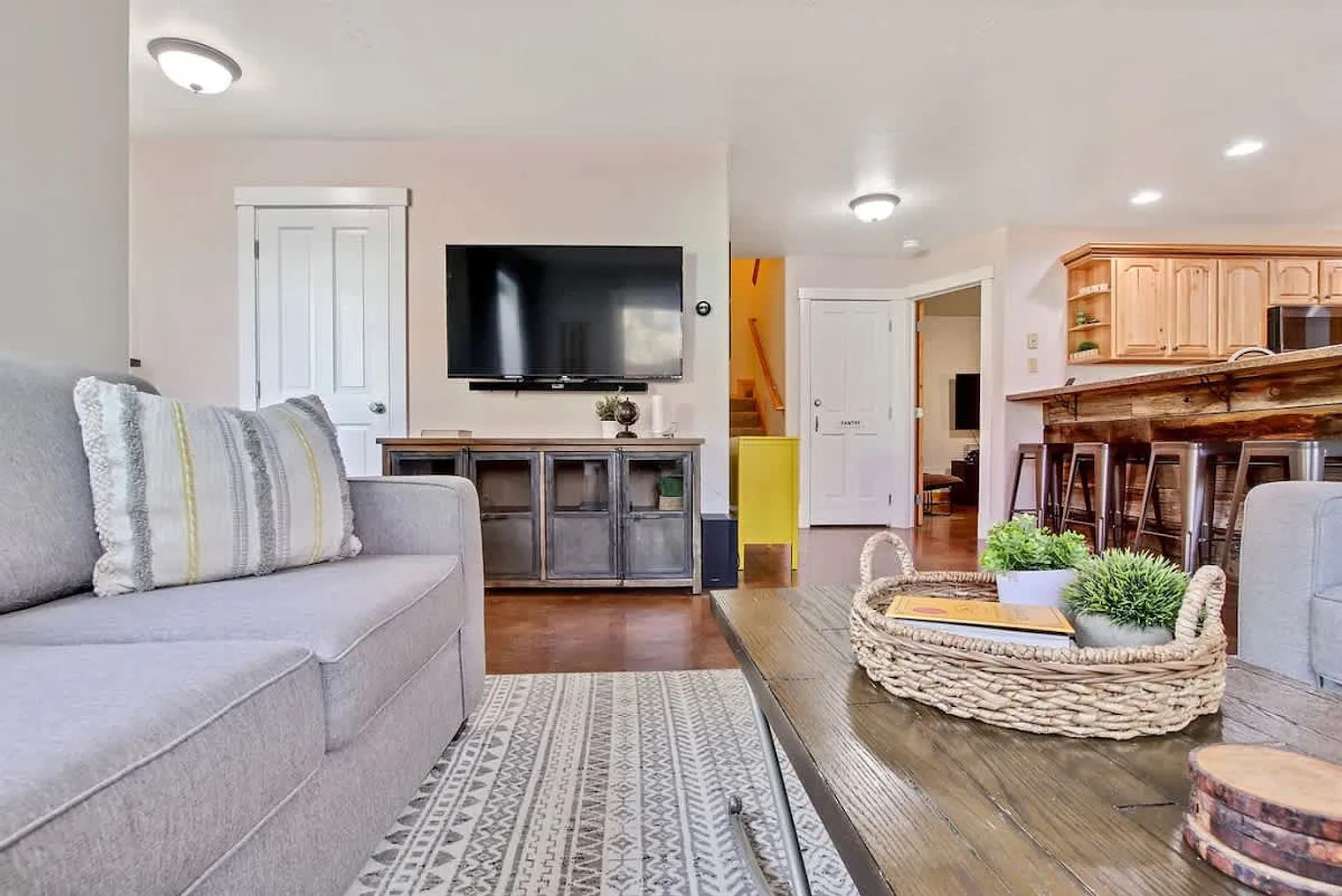 4 bed, 3.0 bath, 742 sqft, $15,390 — Photo 4