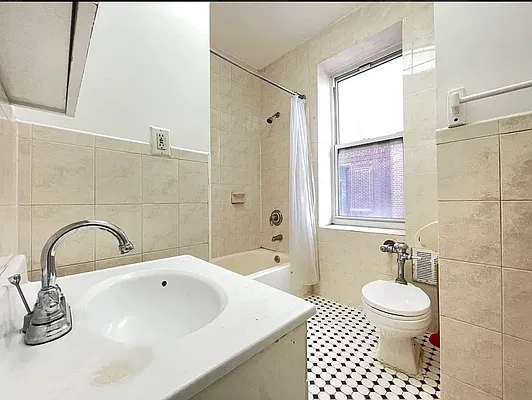 Rented by Premier Metro Realty Corp | media 8