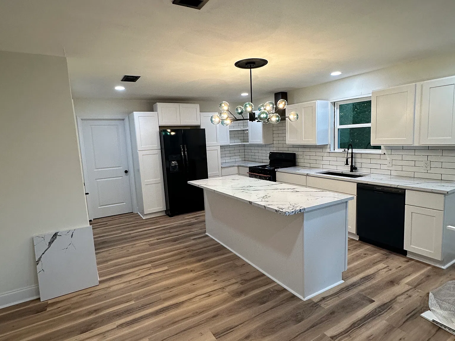 3 bed, 2494 sqft, $1,850 — Photo 3