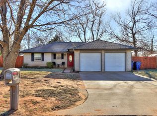 422 E Meadow Court Ln, Mustang, OK 73064