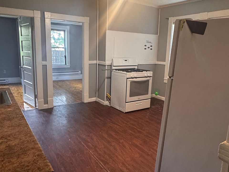 1st image of 152 1/2 Pine St