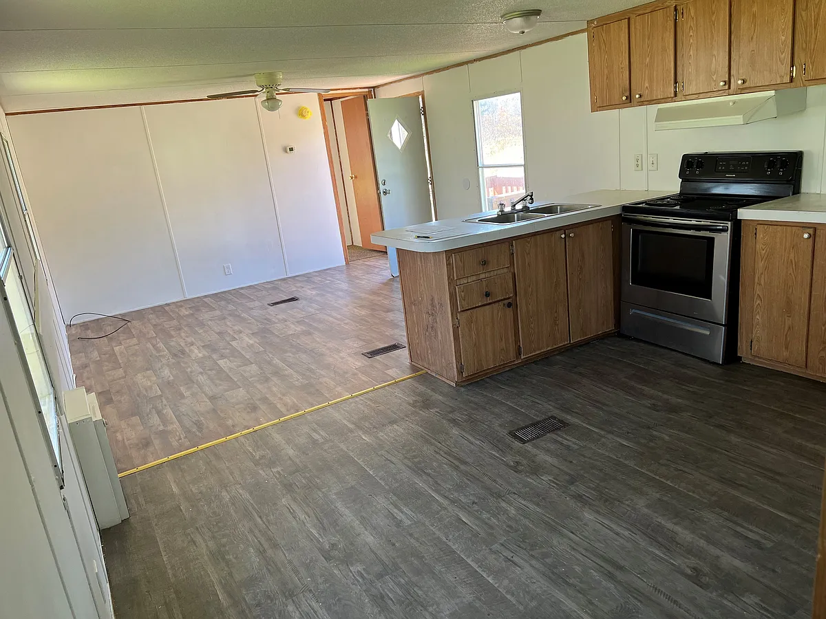 Building Photo - 135 Caboose Cir #16