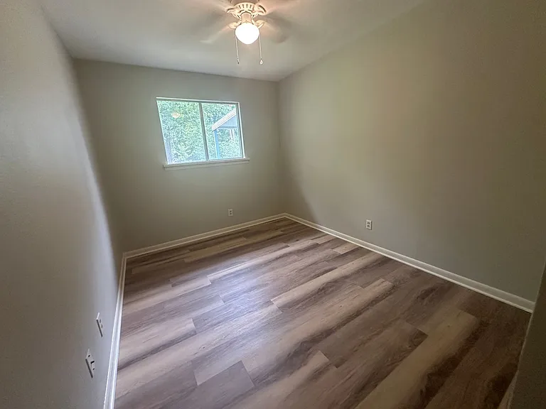 443 Janet Ln — Photo 11