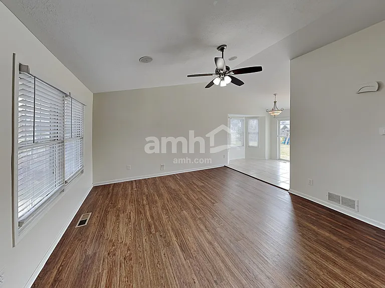 5545 Stevens Dr — Photo 4
